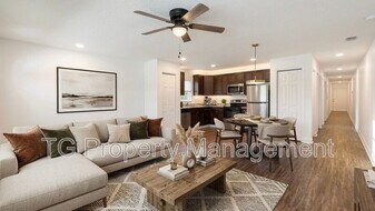 1756 Lane Ave S in Jacksonville, FL - Building Photo