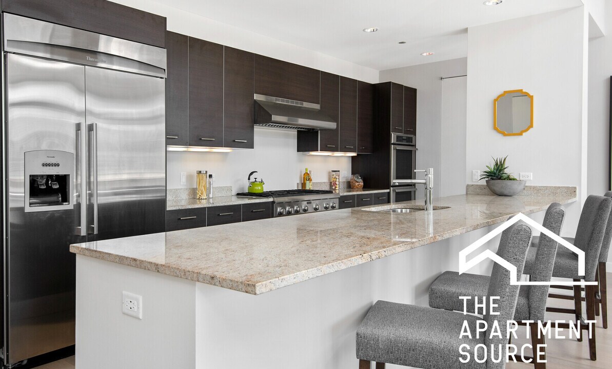 915 W Huron St, Unit 2 in Chicago, IL - Foto de edificio