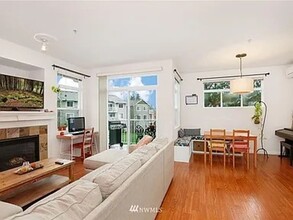 587 241st Ln SE in Sammamish, WA - Building Photo - Building Photo