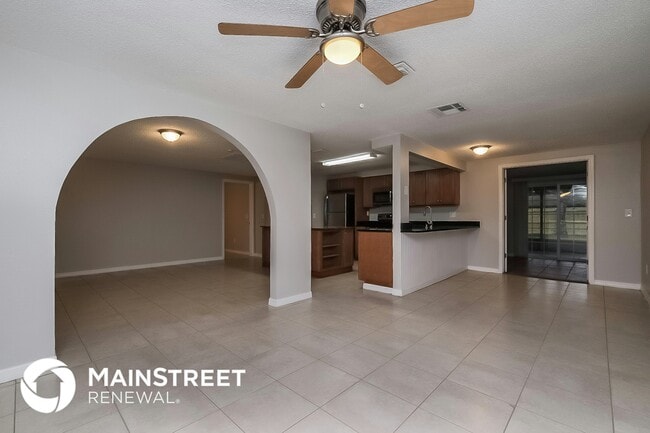 7226 Exemplar Dr in New Port Richey, FL - Foto de edificio - Building Photo