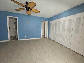 145 Sheffield E in West Palm Beach, FL - Building Photo - Building Photo