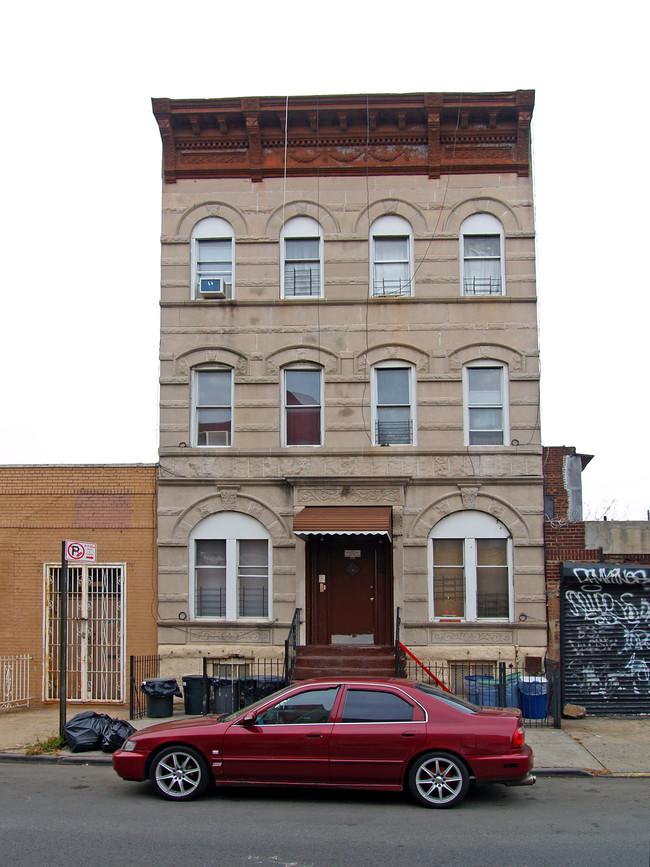 555 Hart St in Brooklyn, NY - Building Photo - Building Photo