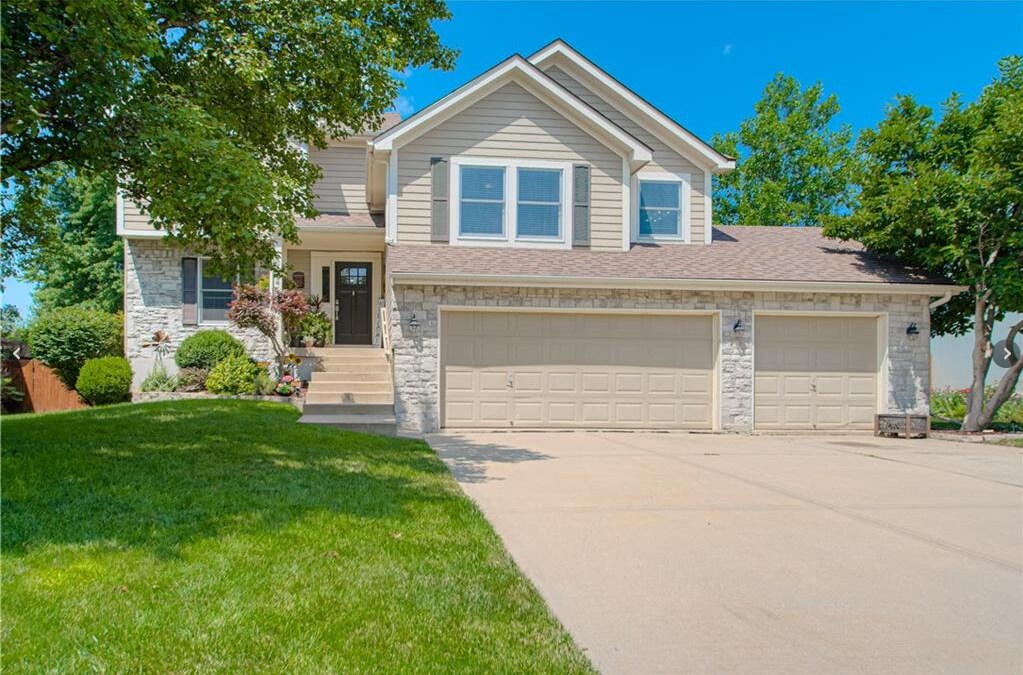 18424 Ash St in Gardner, KS - Building Photo