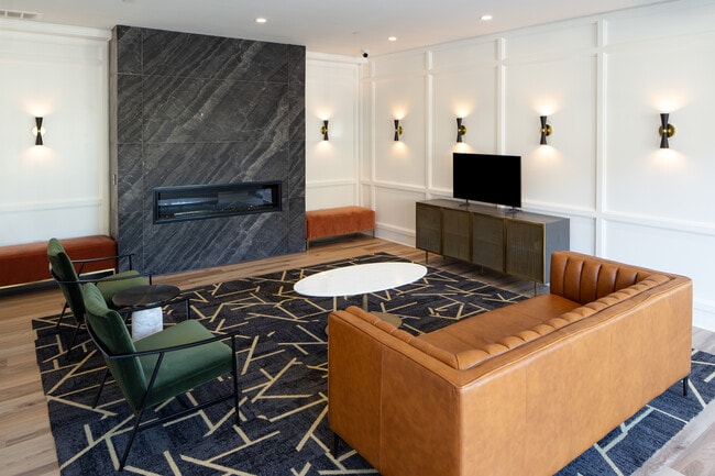 The Flats on Howard in Omaha, NE - Building Photo - Building Photo