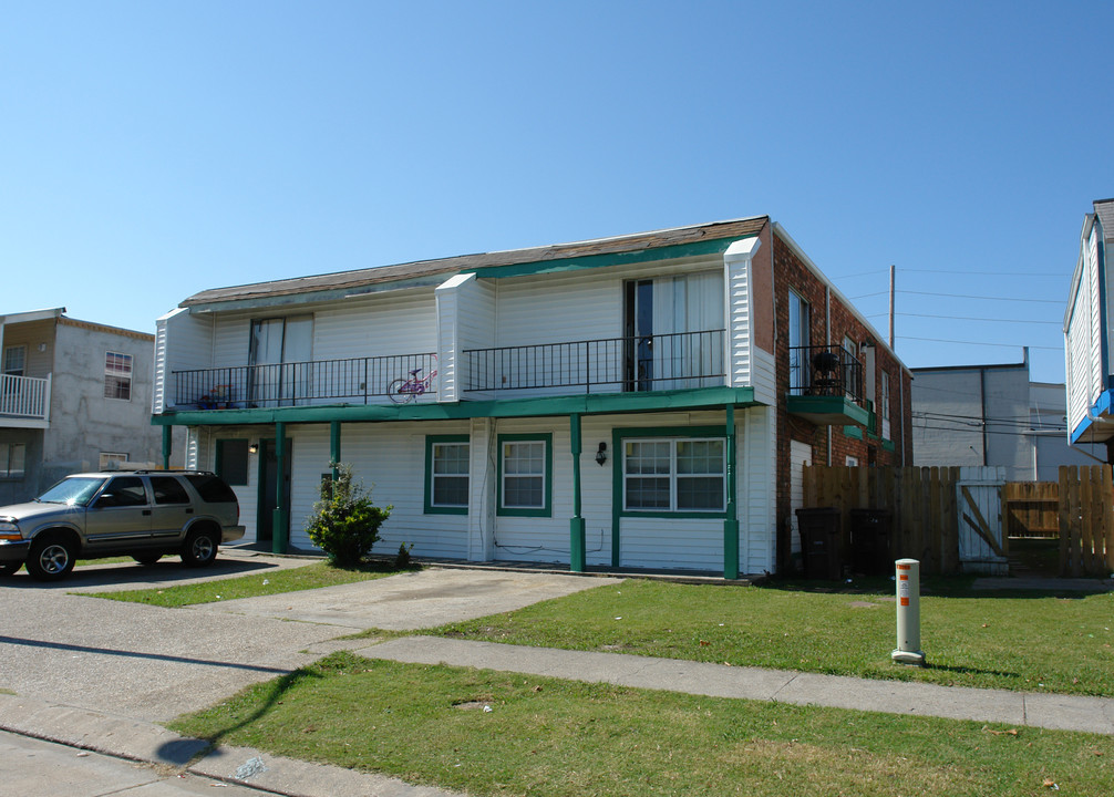 3565 Martinique Ave in Kenner, LA - Foto de edificio