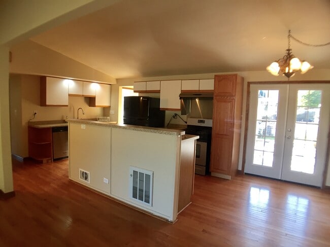 1402 Altamont St in Marquette, MI - Building Photo - Building Photo