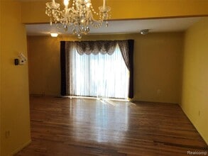 19609 W 12 Mile Rd in Southfield, MI - Building Photo - Building Photo