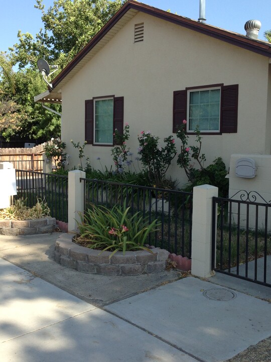 1207 Woodrow Ave in Bakersfield, CA - Building Photo