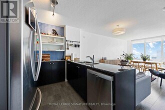 11 Brunel Ct in Toronto, ON - Building Photo - Building Photo