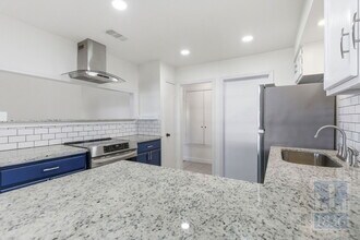 2009 Sandberg Dr in Austin, TX - Building Photo - Building Photo