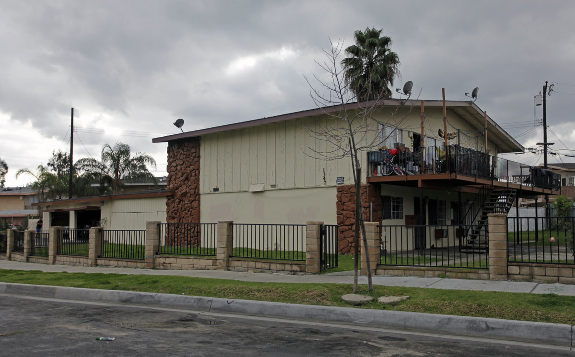 1347 N Parkside Dr in Ontario, CA - Building Photo