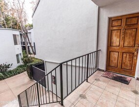 18645 Hatteras St, Unit 237 in Los Angeles, CA - Building Photo - Building Photo