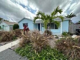 1305 N J Terrace in Lake Worth Beach, FL - Building Photo