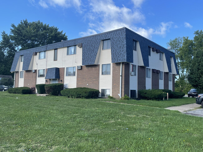 Tradewinds Apartments in Sheffield Lake, OH - Building Photo - Building Photo