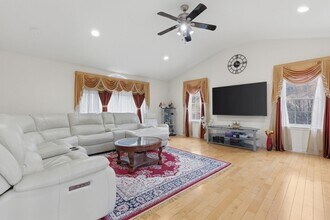 16 Windsor Rd in Shirley, MA - Building Photo - Building Photo