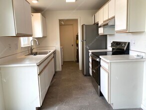 2825 SW Umatilla Ave in Redmond, OR - Building Photo - Building Photo