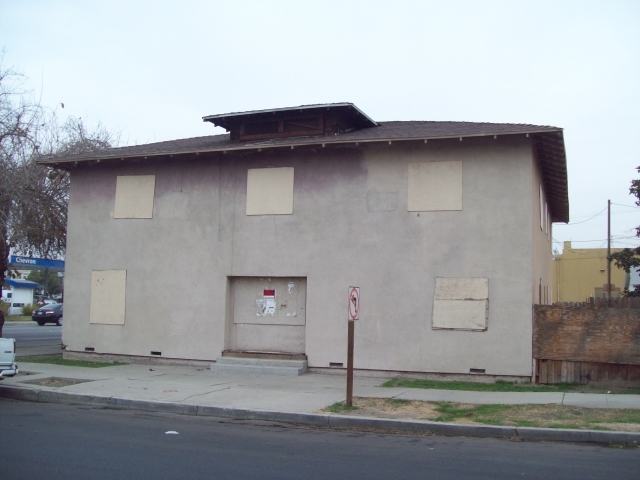 1717 23rd St in Bakersfield, CA - Building Photo