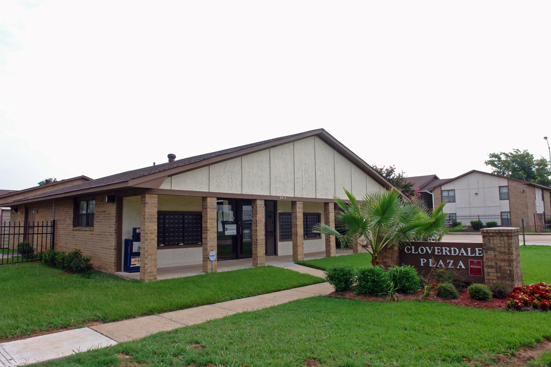 Cloverdale Plaza Apartments in Bossier City, LA - Foto de edificio