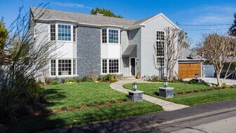 11165 Valley Spring Ln in Los Angeles, CA - Building Photo