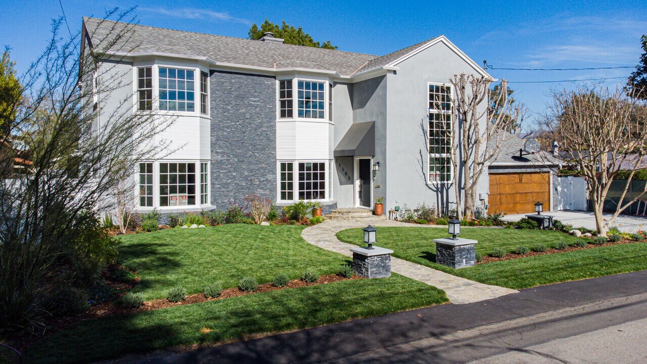 11165 Valley Spring Ln in Los Angeles, CA - Building Photo