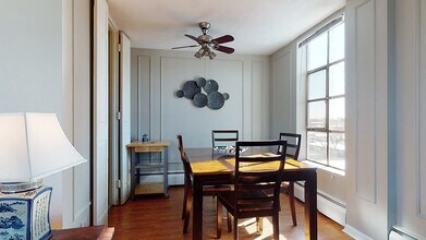 1065 N Logan St, Unit 211 in Denver, CO - Building Photo - Building Photo