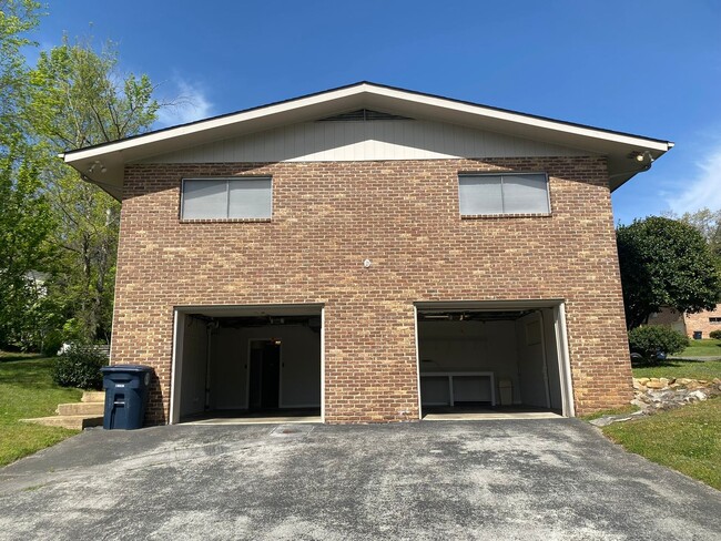 3416-3418 Gail Dr in East Ridge, TN - Building Photo - Building Photo