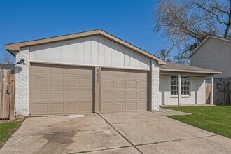 8630 Valley Meadow Dr in Houston, TX - Building Photo - Building Photo