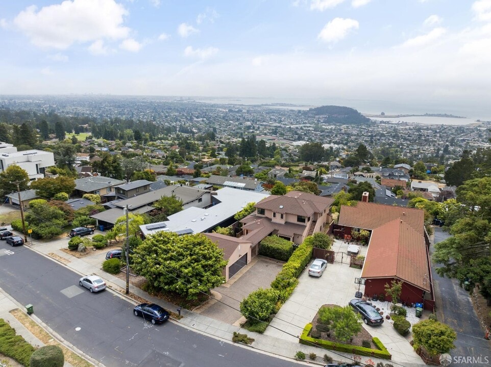 855 Bates Ave in El Cerrito, CA - Building Photo