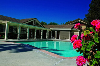 Belmont Apartment Homes in Pittsburg, CA - Foto de edificio - Building Photo