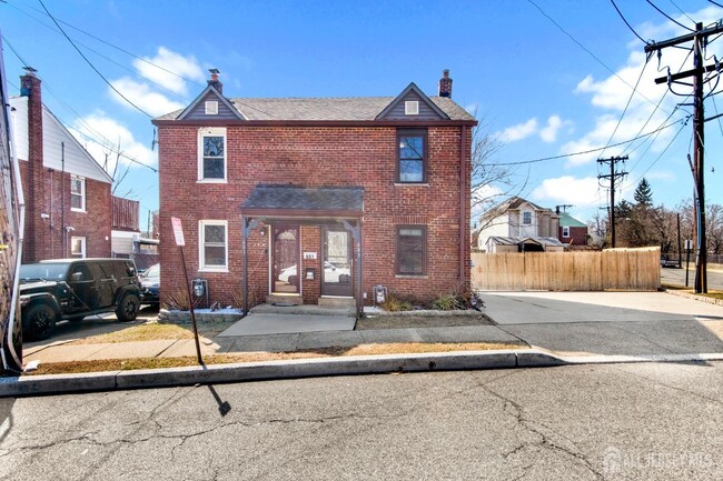 683 Kosciusko St in Perth Amboy, NJ - Building Photo - Building Photo