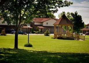 Brook Park Apartments in Green Bay, WI - Foto de edificio - Building Photo