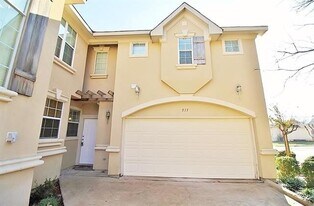 517 Kingscote Ct in Arlington, TX - Building Photo