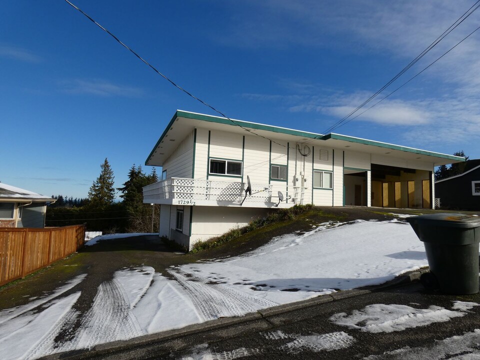 1729 E 3rd St in Port Angeles, WA - Building Photo