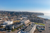 600 South 227th Street in Des Moines, WA - Foto de edificio - Building Photo