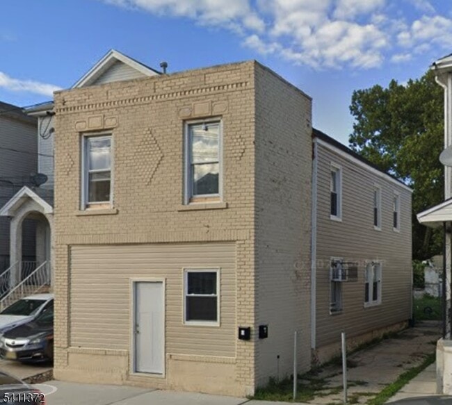 property at 1029 E Grand St