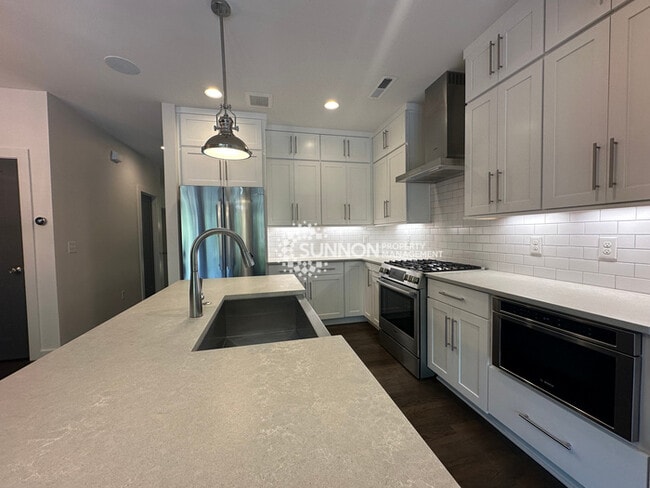 472 E 33rd St in Charlotte, NC - Building Photo - Building Photo