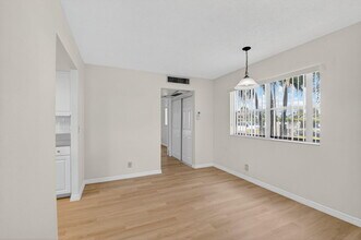 51 Flanders B in Delray Beach, FL - Building Photo - Building Photo