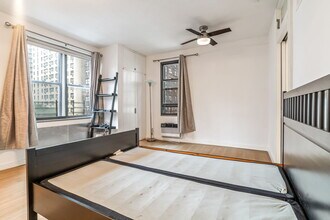 350 E 54th St in New York, NY - Foto de edificio - Building Photo
