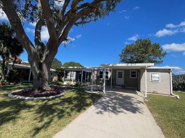 909 Orchid St in Lady Lake, FL - Foto de edificio - Building Photo