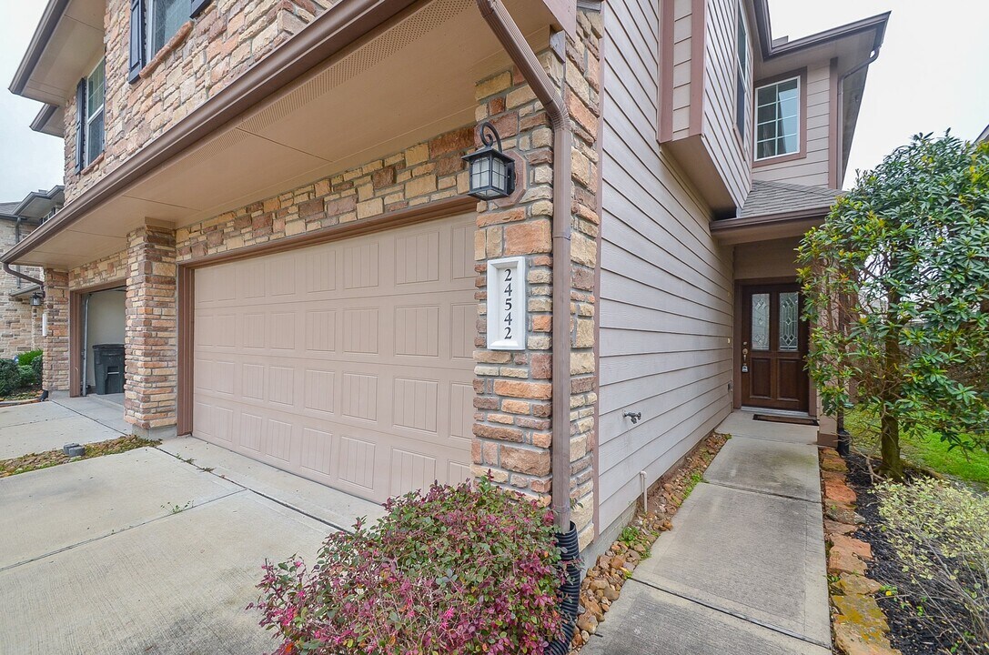 24542 Folkstone Cir in Katy, TX - Building Photo