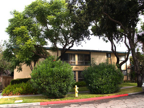 Kona Kai Apartments in Westminster, CA - Building Photo - Building Photo