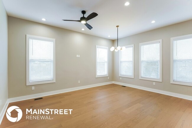 2142 Oakland St, Unit C215 in Nashville, TN - Building Photo - Building Photo