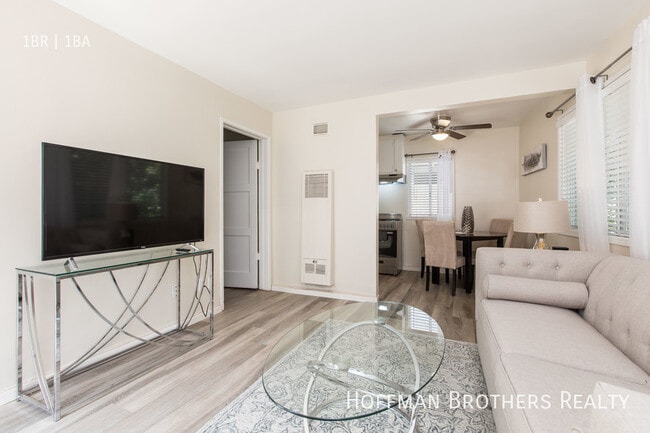 2620 11th St, Unit 13 in Santa Monica, CA - Building Photo - Building Photo