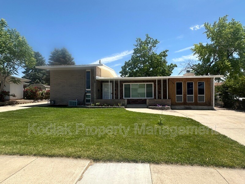 1730 Luke St in Layton, UT - Building Photo