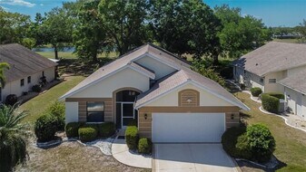322 Northway Dr in Sun City Center, FL - Building Photo