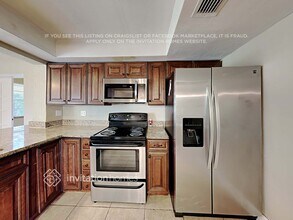 8841 NW 21st Manor in Sunrise, FL - Building Photo - Building Photo