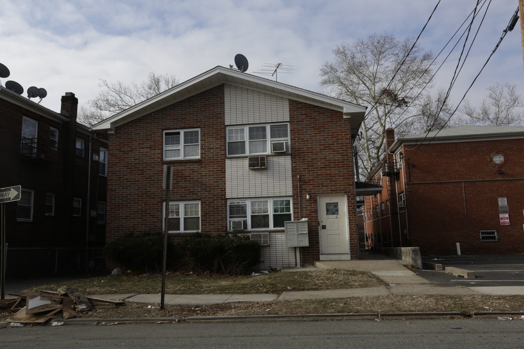 23-25 Smith St in Irvington, NJ - Building Photo