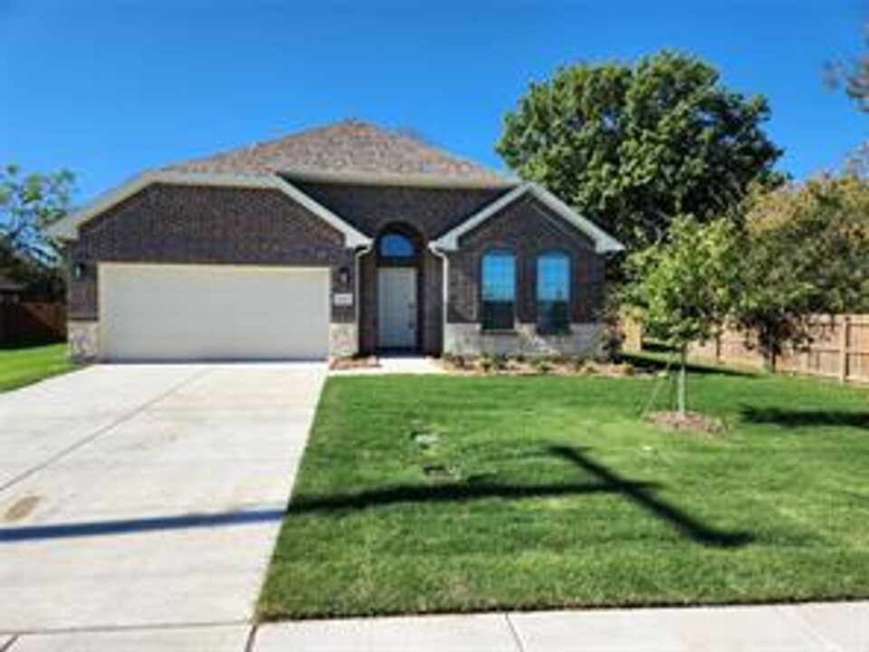 920 Main in Van Alstyne, TX - Building Photo