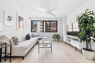 16 W 16th St in New York, NY - Building Photo