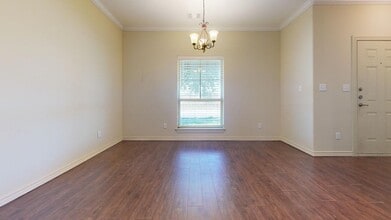 709 Luther W St in College Station, TX - Foto de edificio - Building Photo